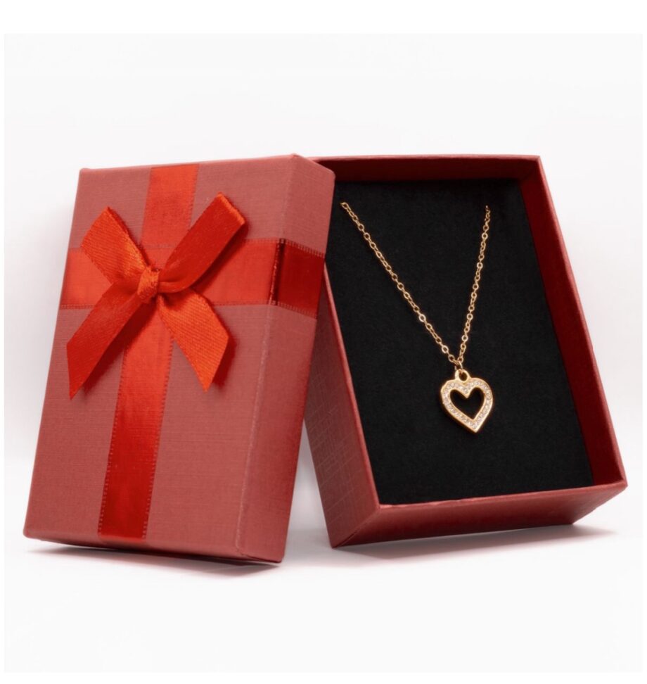 Sparkling Heart Pendant Chain
Necklace and Gift Box Set
