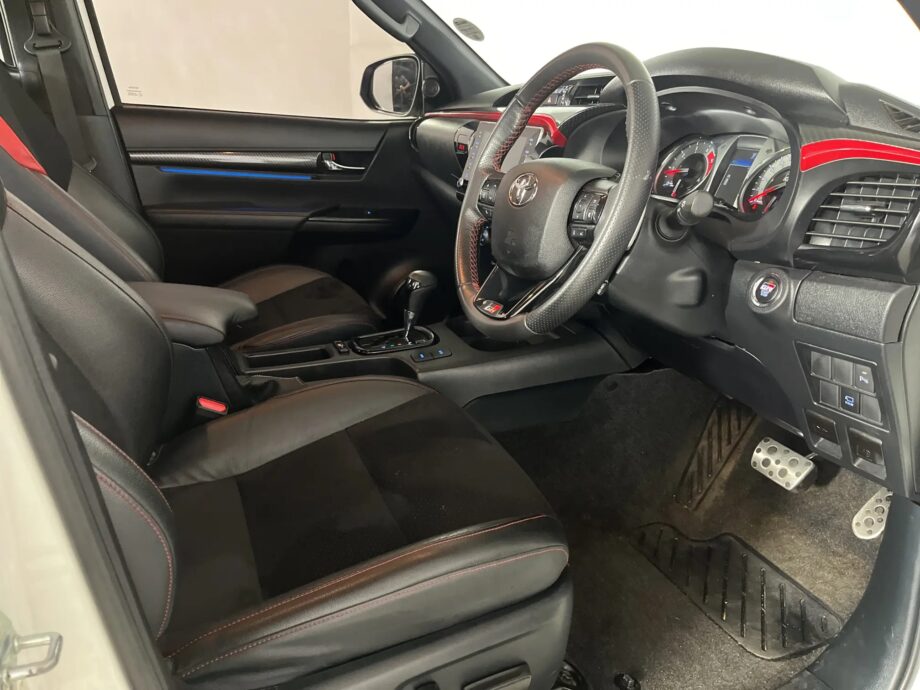 2022 Toyota Hilux 2.8 Gd- 6 RB
Legend RS 4x4 Auto Pick Up
Double Cab